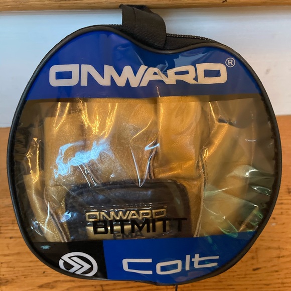 Onward Colt Boxing Mitts - Picture 1 of 5